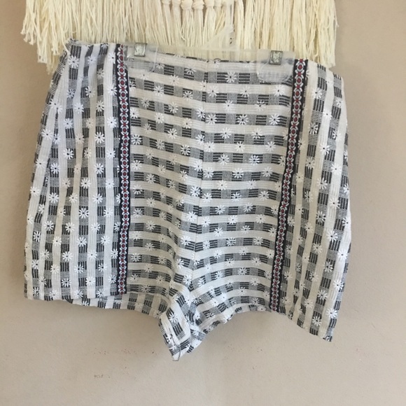 Flying Tomato Boho Chic Highwaisted Daisy Shorts! - Picture 2 of 3